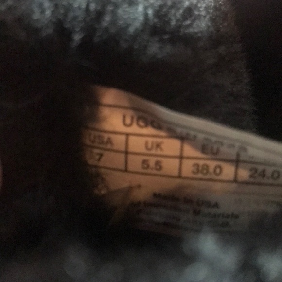 UGG Genuine Shearling Lined Boot - Picture 4 of 4